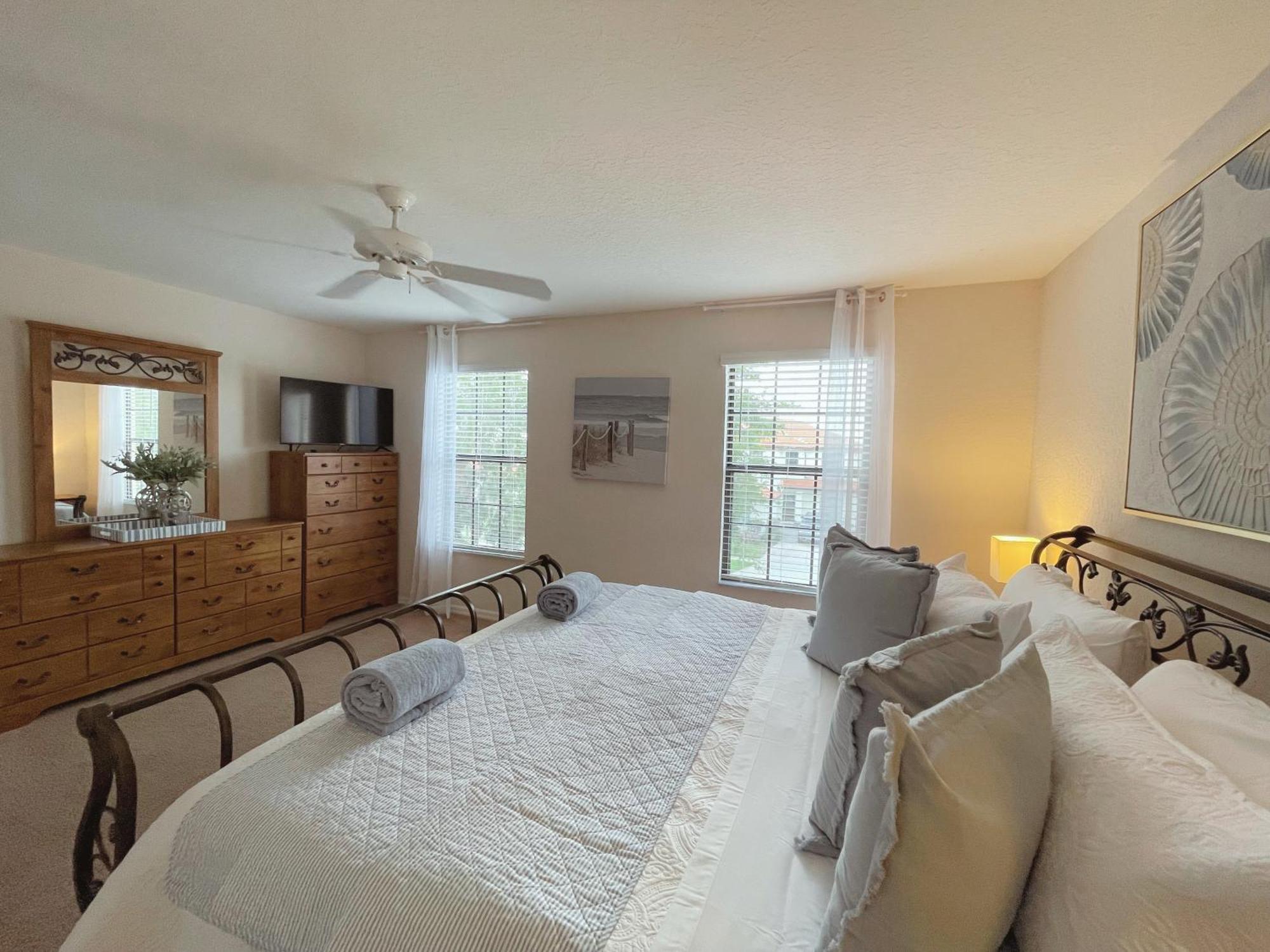 557 -impressive Two Storey Private With South Facing Pool Villa