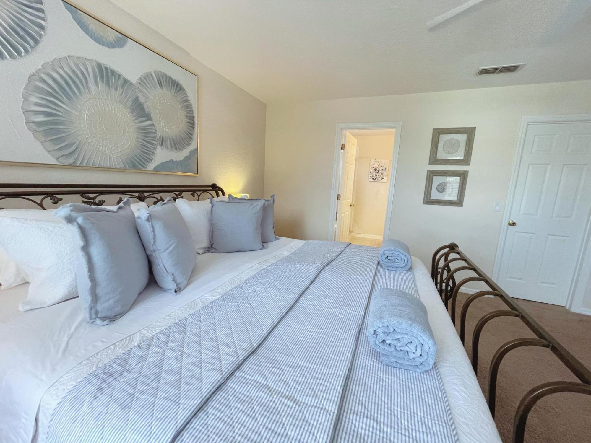 557 -impressive Two Storey Private With South Facing Pool Villa *